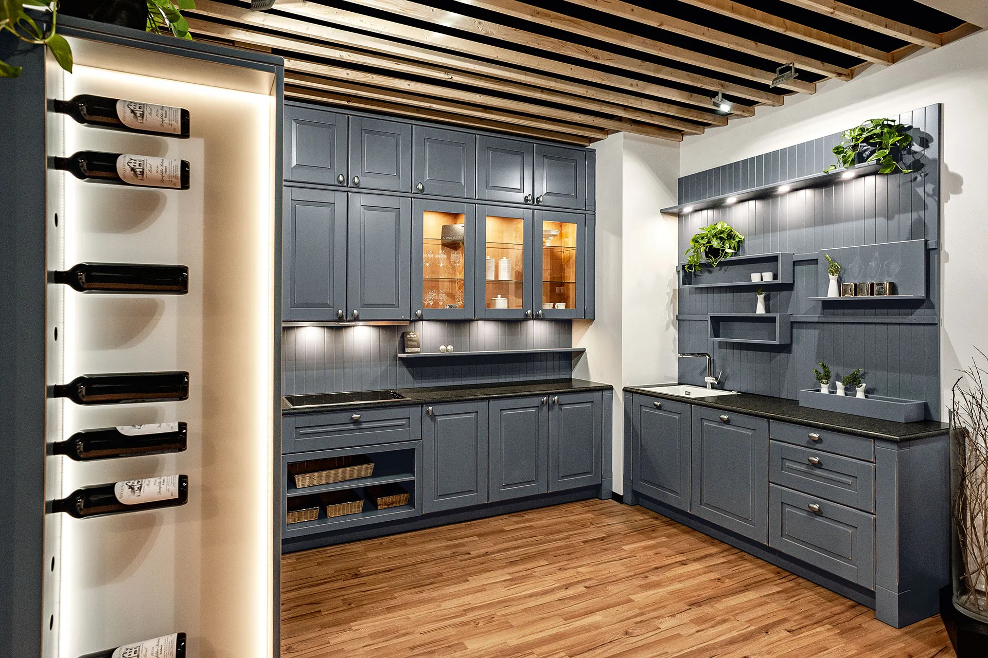 Landhausküche OSTER MILFORD mit lackierten Fronten in Eisengrau