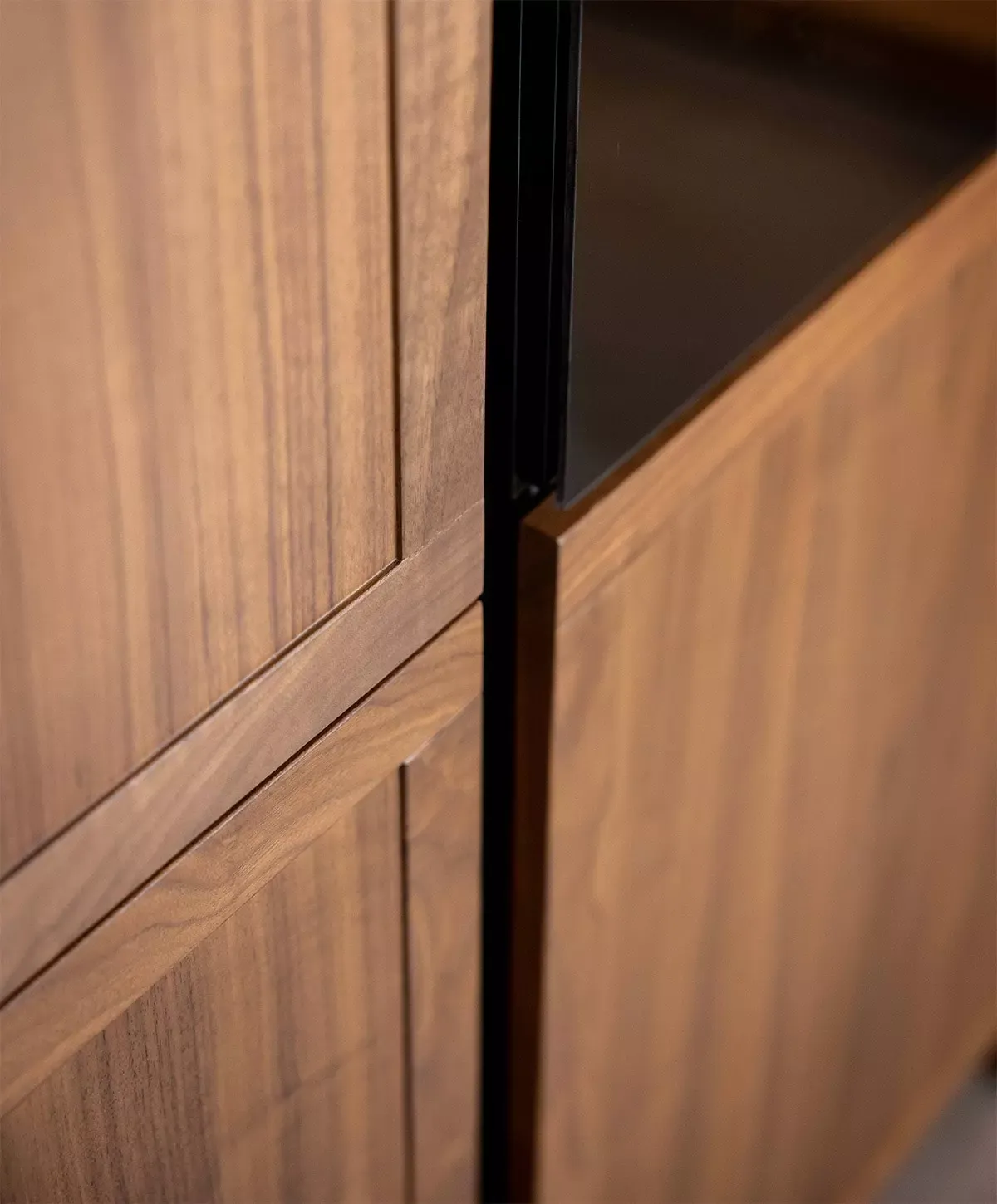 Smala 40 WN Walnut Hochschränke mit integrierter Elektrotechnik