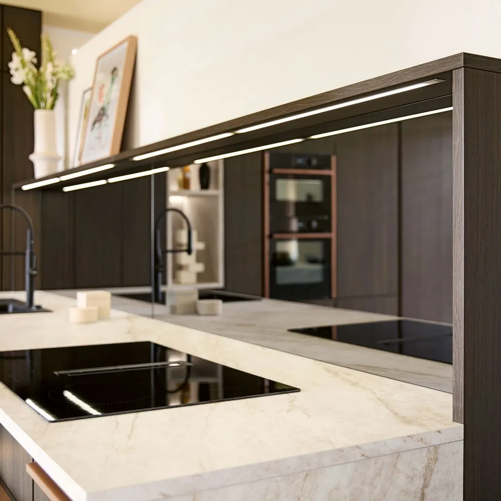 schüller VARESE – Spiegelglasnische mit integrierter Beleuchtung