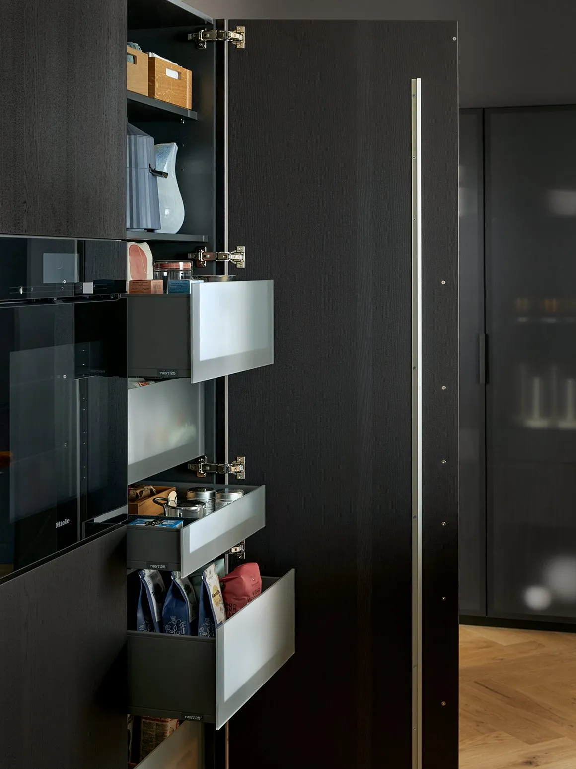 nx680 nx914 – Hochschrank mit Auszug