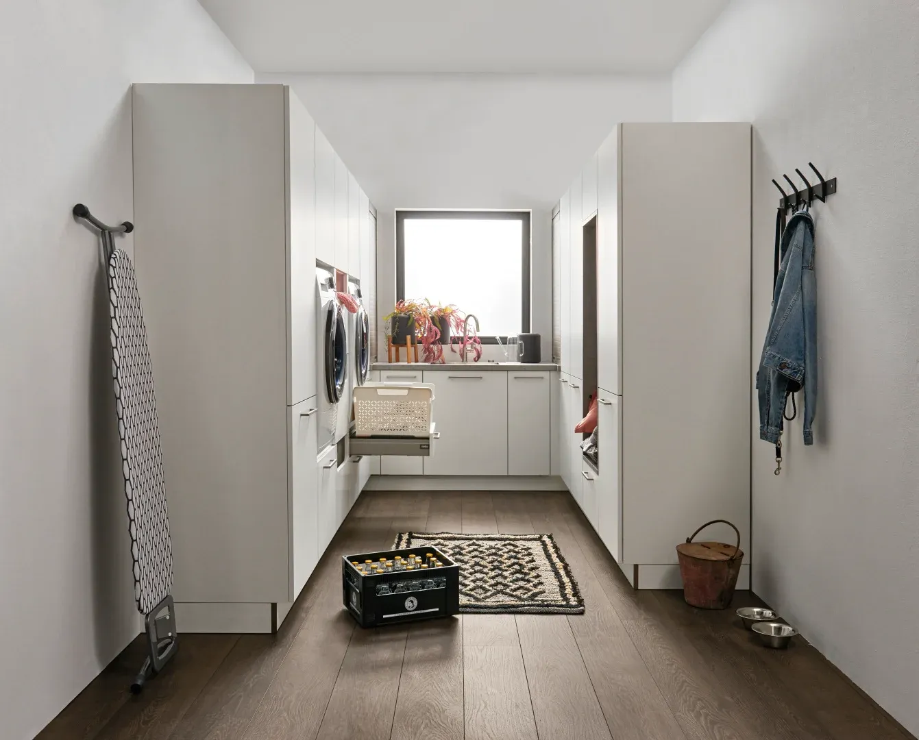 Nolte FEEL Weiß softmatt – Hauswirtschaftsraum nahtlos integriert